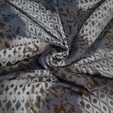 Italiaanse deadstock ribstof met moderne print in blauw en zwart